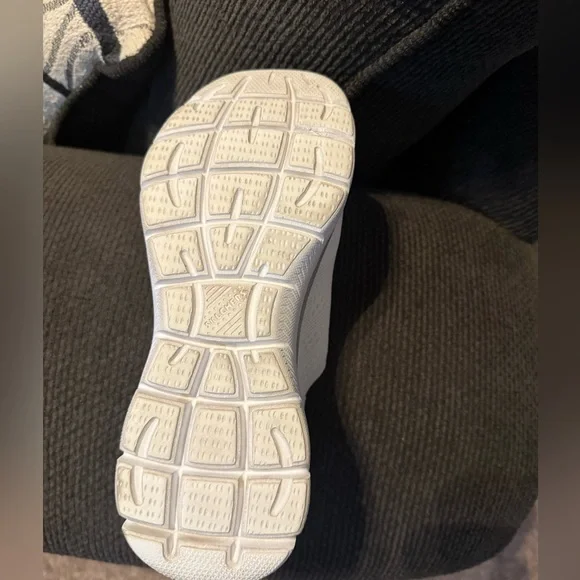 Skechers Summits Slip-Ins Sneakers in White - Picture 7 of 10